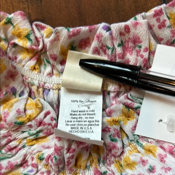 Floral Ruffle Sleeveless Top - Picture 3 of 4